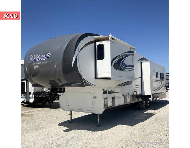 2014 Wildcat 327CK Fifth Wheel at Hopper RV STOCK# consignment 3 Photo 3
