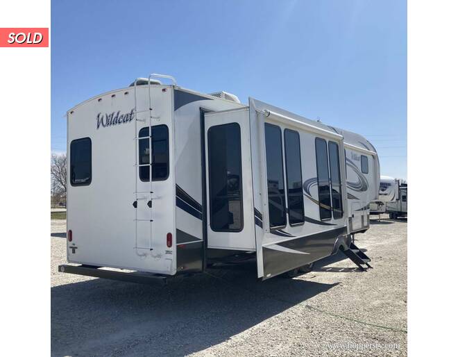 2014 Wildcat 327CK Fifth Wheel at Hopper RV STOCK# consignment 3 Photo 6