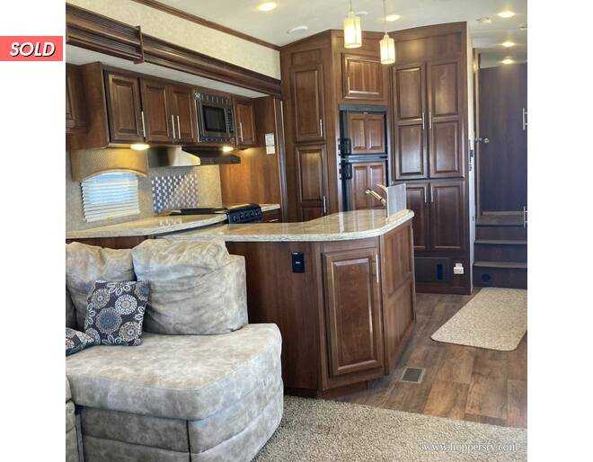 2014 Wildcat 327CK Fifth Wheel at Hopper RV STOCK# consignment 3 Photo 8