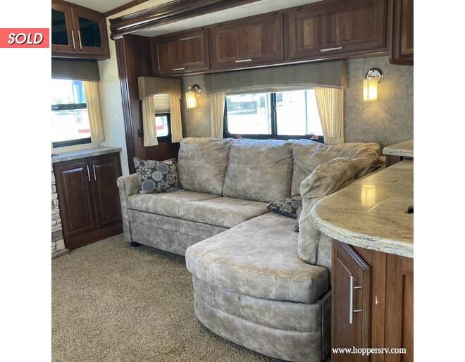 2014 Wildcat 327CK Fifth Wheel at Hopper RV STOCK# consignment 3 Photo 14