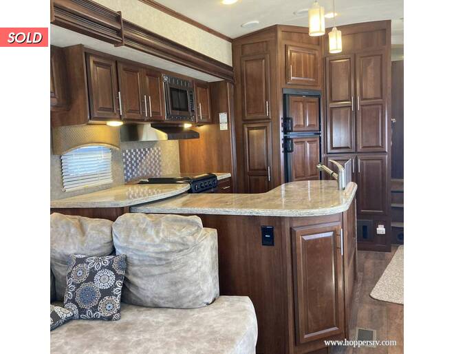 2014 Wildcat 327CK Fifth Wheel at Hopper RV STOCK# consignment 3 Photo 15
