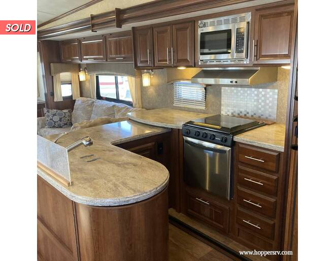2014 Wildcat 327CK Fifth Wheel at Hopper RV STOCK# consignment 3 Photo 18