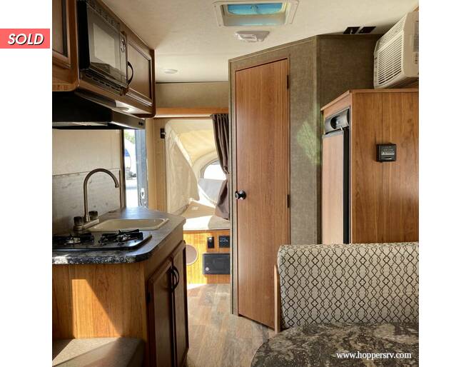 2016 Starcraft Launch 16RB Travel Trailer at Hopper RV STOCK# 002704 Photo 8