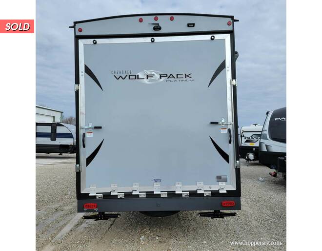 2022 Cherokee Wolf Pack Toy Hauler 365PACK16 Fifth Wheel at Hopper RV STOCK# 002776 Photo 4