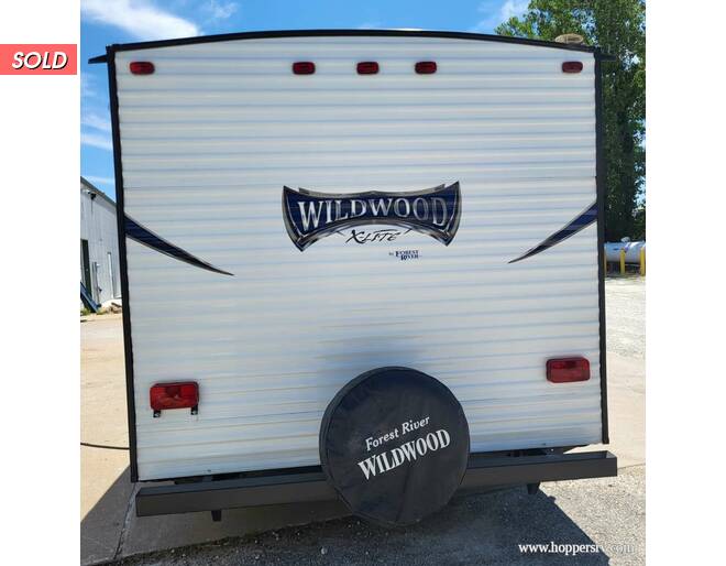 2016 Wildwood X-Lite 241QBXL Travel Trailer at Hopper RV STOCK# 002828 Photo 4