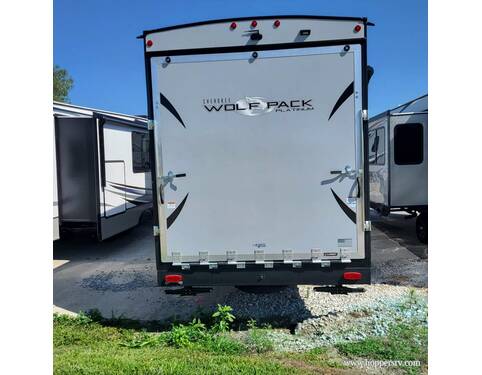 2022 Cherokee Wolf Pack 365PACK16 Fifth Wheel at Hopper RV STOCK# 002831 Photo 3