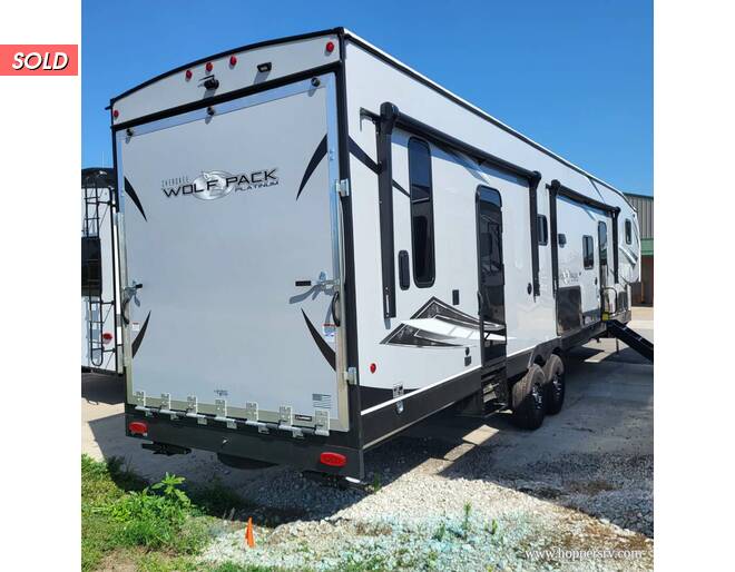 2022 Cherokee Wolf Pack Toy Hauler 365PACK16 Fifth Wheel at Hopper RV STOCK# 002831 Photo 4