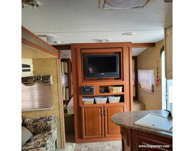 2010 Keystone Outback Sydney Edition 310BHS Travel Trailer at Hopper RV STOCK# consignment13 Photo 7