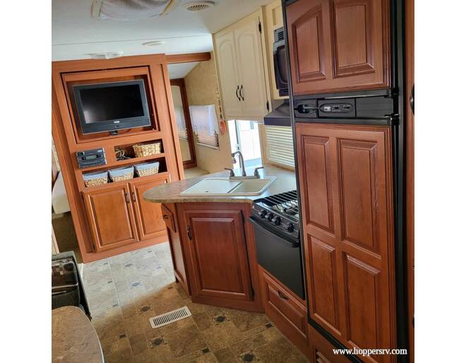 2010 Keystone Outback Sydney Edition 310BHS Travel Trailer at Hopper RV STOCK# consignment13 Photo 8