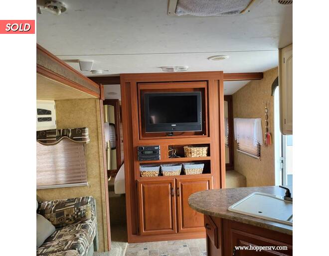 2010 Keystone Outback Sydney Edition 310BHS Travel Trailer at Hopper RV STOCK# consignment13 Photo 7