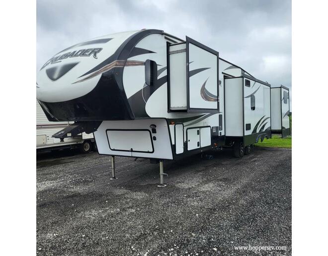 2019 Prime Time Crusader 337QBH Fifth Wheel at Hopper RV STOCK# 003093 Photo 2