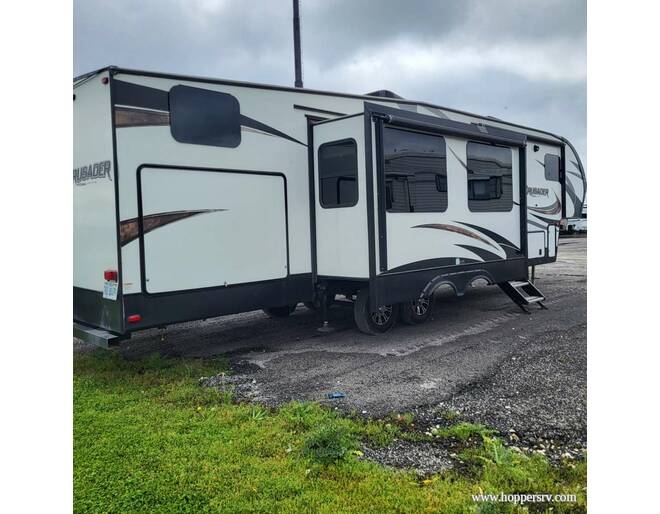 2019 Prime Time Crusader 337QBH Fifth Wheel at Hopper RV STOCK# 003093 Photo 4
