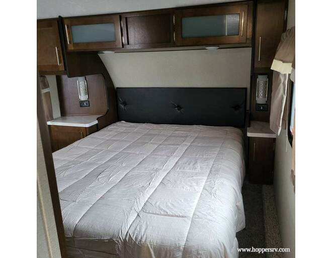 2019 Prime Time Crusader 337QBH Fifth Wheel at Hopper RV STOCK# 003093 Photo 14